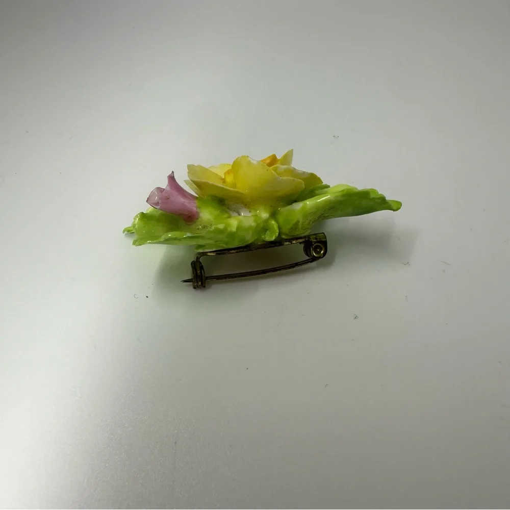 Vintage Staffordshire China Flower Made in England Brooch Pin - Picture 3 of 8